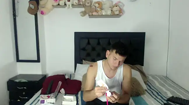 Latin Boy24 online show from February 2025 03:12:02 AM