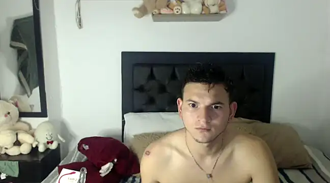 Latin Boy24 online show from February 2025 07:07:01 PM