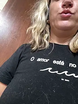 Snapshot of Bia_sexynovaes chatting on March 2025 02:51:02 PM Bia sexynovaes online show from March 2025 02:51:02 PM