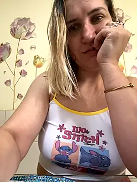 Snapshot of Bia_sexynovaes chatting on November 2025 10:54:01 AM Bia sexynovaes online show from November 2025 10:54:01 AM