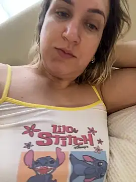 Snapshot of Bia_sexynovaes chatting on November 2025 11:43:02 AM Bia sexynovaes online show from November 2025 11:43:02 AM