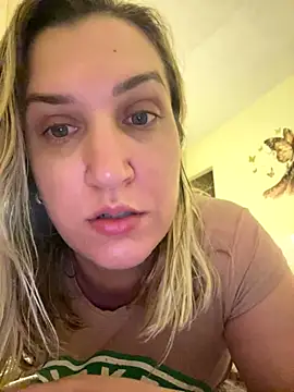 Snapshot of Bia_sexynovaes chatting on December 2025 10:04:01 PM Bia sexynovaes online show from December 2025 10:04:01 PM