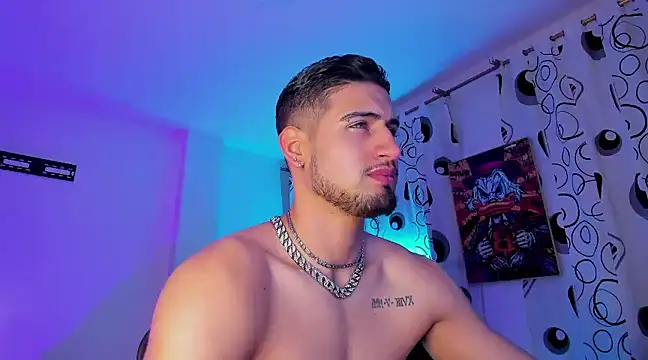 Snapshot of Giomar_Reyes chatting on December 2024 03:21:02 AM Giomar Reyes online show from December 2024 03:21:02 AM