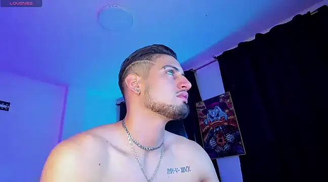 Snapshot of Giomar_Reyes chatting on December 2024 08:38:02 AM Giomar Reyes online show from December 2024 08:38:02 AM