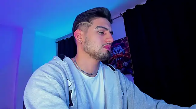 Snapshot of Giomar_Reyes chatting on January 2025 03:20:02 AM Giomar Reyes online show from January 2025 03:20:02 AM