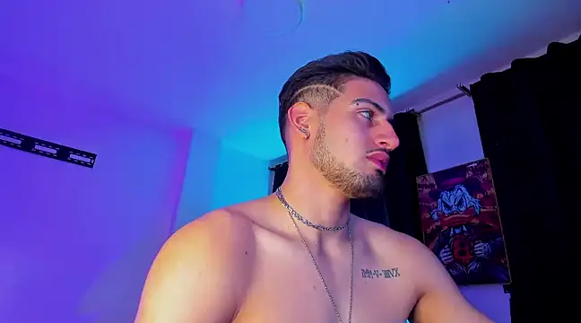 Snapshot of Giomar_Reyes chatting on January 2025 11:26:02 AM Giomar Reyes online show from January 2025 11:26:02 AM