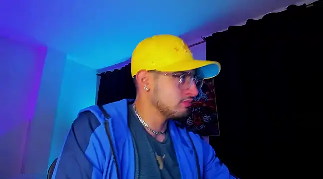 Snapshot of Giomar_Reyes chatting on January 2025 02:57:01 AM Giomar Reyes online show from January 2025 02:57:01 AM