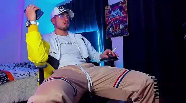 Snapshot of Giomar_Reyes chatting on January 2025 04:00:01 AM Giomar Reyes online show from January 2025 04:00:01 AM