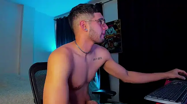 Snapshot of Giomar_Reyes chatting on January 2025 06:23:01 PM Giomar Reyes online show from January 2025 06:23:01 PM