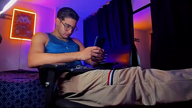 Snapshot of Giomar_Reyes chatting on March 2025 06:33:02 AM Giomar Reyes online show from March 2025 06:33:02 AM