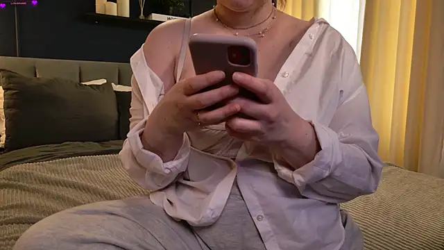 Lella Ryann  online show from April 2026 09:30:02 PM