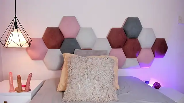 LaraGoldd online show from April 2026 12:54:02 AM