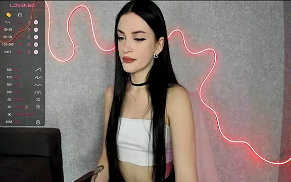 Molly Crystall online show from October 2025 05:17:02 AM