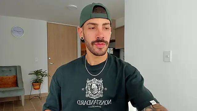 Guyinthemountain online show from December 2024 02:13:01 PM