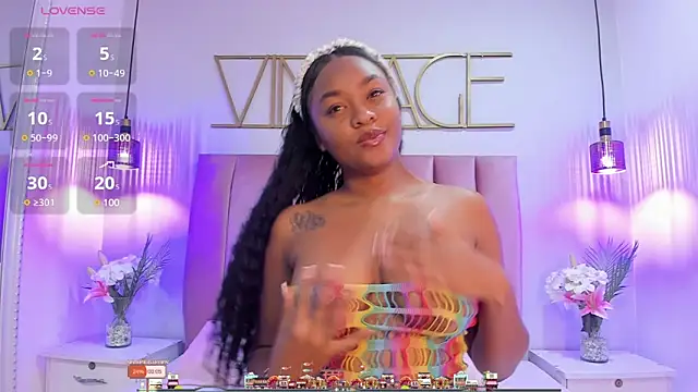 Snapshot of NaomyBaez chatting on December 2024 04:09:02 AM NaomyBaez online show from December 2024 04:09:02 AM