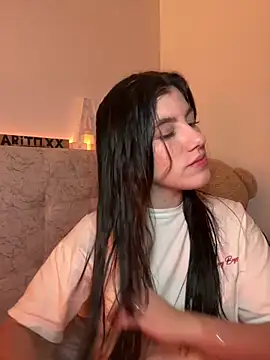 Snapshot of ARITOO_ chatting on October 2025 06:32:02 AM ARITOO online show from October 2025 06:32:02 AM