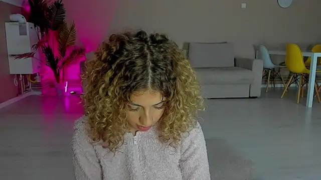 Snapshot of CurlyAnt0 chatting on November 2025 11:14:01 PM CurlyAnt0 online show from November 2025 11:14:01 PM