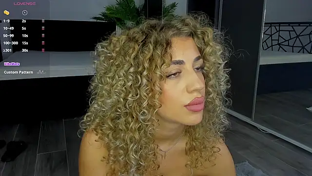 Snapshot of CurlyAnt0 chatting on December 2025 07:48:02 AM CurlyAnt0 online show from December 2025 07:48:02 AM