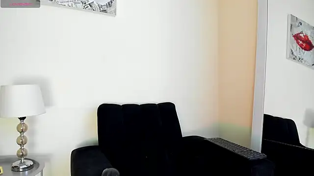 Snapshot of its__angelica_ chatting on April 2026 07:33:02 PM its angelica online show from April 2026 07:33:02 PM