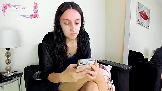 Snapshot of its__angelica_ chatting on June 2026 04:37:02 PM its angelica online show from June 2026 04:37:02 PM