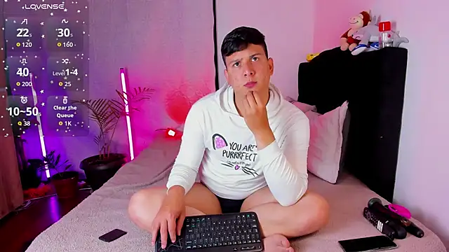 Snapshot of ANDREZALVAREZ chatting on April 2026 11:03:01 PM ANDREZALVAREZ online show from April 2026 11:03:01 PM