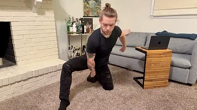 Snapshot of DaddydayDrinkzz chatting on December 2024 05:37:02 AM DaddydayDrinkzz online show from December 2024 05:37:02 AM