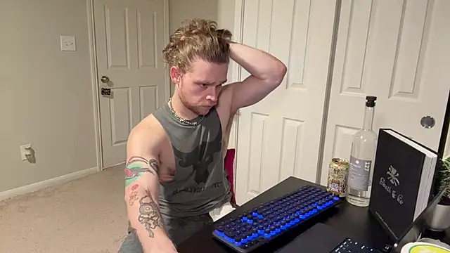 Snapshot of DaddydayDrinkzz chatting on March 2025 06:14:02 AM DaddydayDrinkzz online show from March 2025 06:14:02 AM