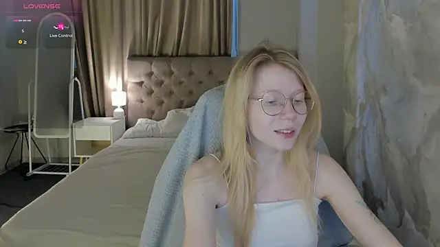 Esme Runn online show from July 2026 03:13:01 AM