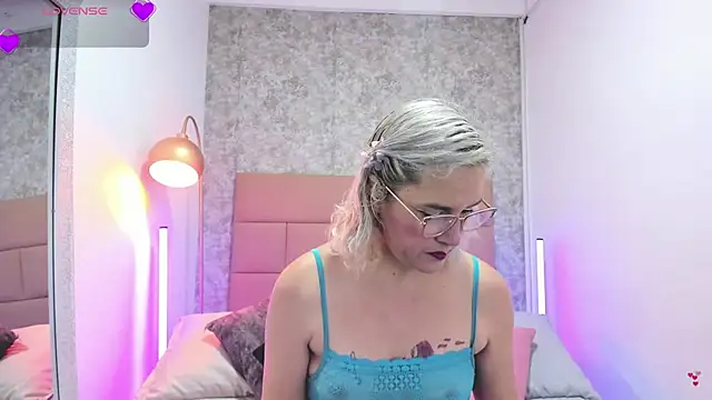 CarolinaGlamour online show from May 2026 11:16:01 AM