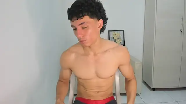 Snapshot of enzo_sloran chatting on February 2026 05:29:01 PM enzo sloran online show from February 2026 05:29:01 PM