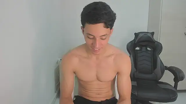 Snapshot of enzo_sloran chatting on February 2026 12:14:02 AM enzo sloran online show from February 2026 12:14:02 AM