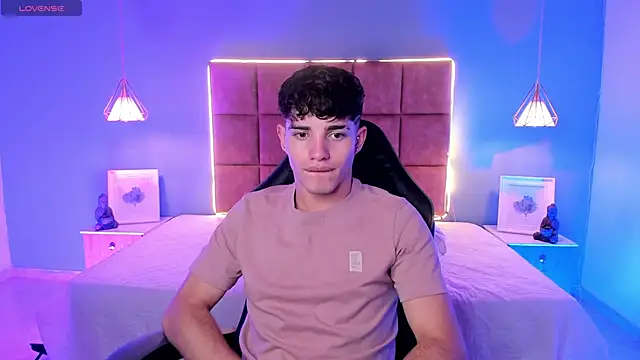 AlejooTwink online show from February 2026 07:51:01 AM