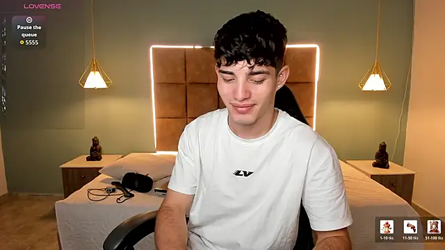 AlejooTwink online show from May 2026 04:32:02 AM