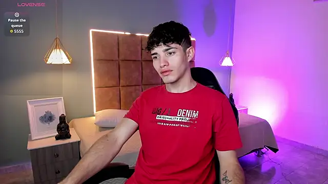 AlejooTwink online show from May 2026 03:13:02 AM