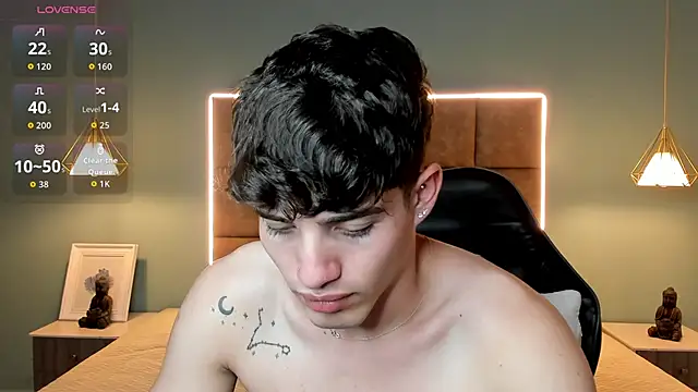 AlejooTwink online show from May 2026 07:03:01 AM