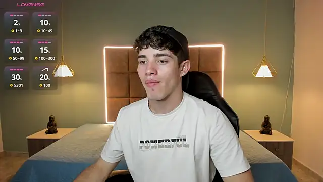 AlejooTwink online show from May 2026 03:47:01 AM