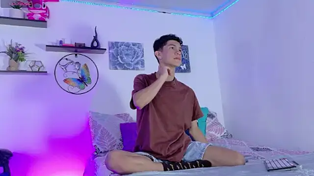 Snapshot of Noah_tyler_ chatting on October 2025 10:29:02 PM Noah tyler online show from October 2025 10:29:02 PM