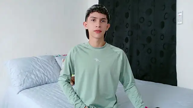 Snapshot of Noah_tyler_ chatting on November 2025 05:34:02 PM Noah tyler online show from November 2025 05:34:02 PM