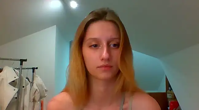 Snapshot of LUNA_delight chatting on December 2024 05:48:02 PM LUNA delight online show from December 2024 05:48:02 PM