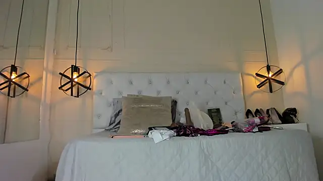 Snapshot of Slut_Milf_ chatting on January 2025 06:15:01 PM Slut Milf online show from January 2025 06:15:01 PM