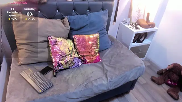 Snapshot of Slut_Milf_ chatting on February 2025 07:47:02 PM Slut Milf online show from February 2025 07:47:02 PM