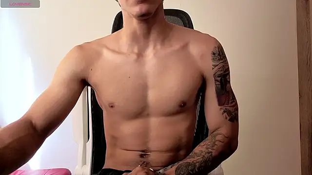 Cristopher23  online show from October 2025 01:58:01 PM