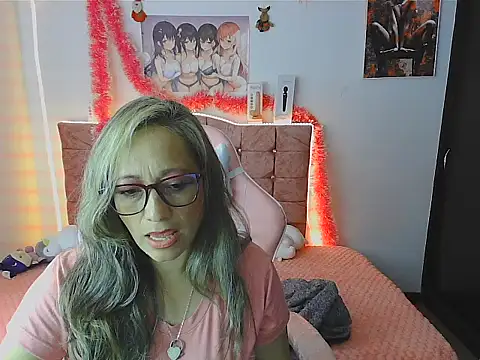 Snapshot of Melanyy_100 chatting on December 2024 06:21:01 PM Melanyy 100 online show from December 2024 06:21:01 PM