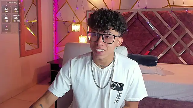 Snapshot of AkazaBoy_ chatting on January 2025 04:08:01 AM AkazaBoy online show from January 2025 04:08:01 AM