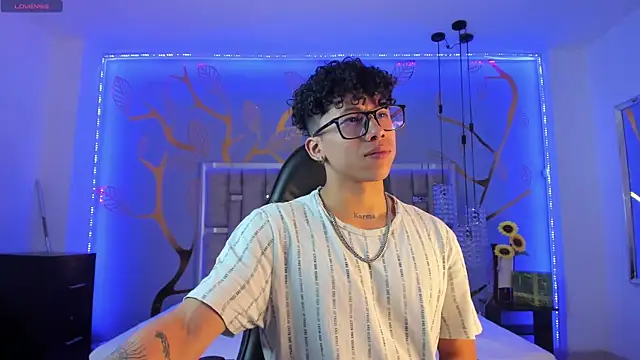 Snapshot of AkazaBoy_ chatting on January 2025 04:19:01 AM AkazaBoy online show from January 2025 04:19:01 AM