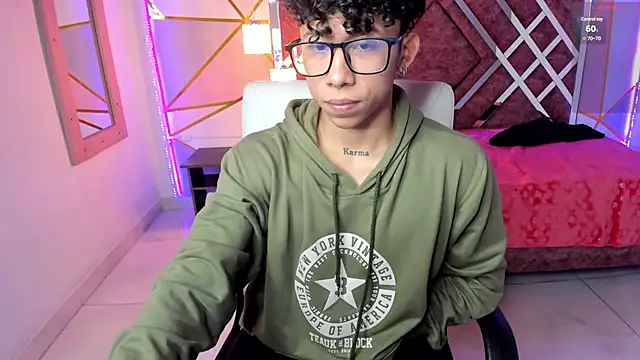 Snapshot of AkazaBoy_ chatting on January 2025 04:20:01 AM AkazaBoy online show from January 2025 04:20:01 AM