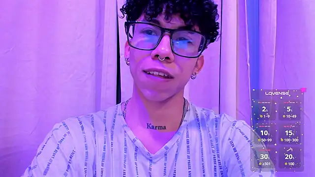 Snapshot of AkazaBoy_ chatting on January 2025 04:27:01 AM AkazaBoy online show from January 2025 04:27:01 AM