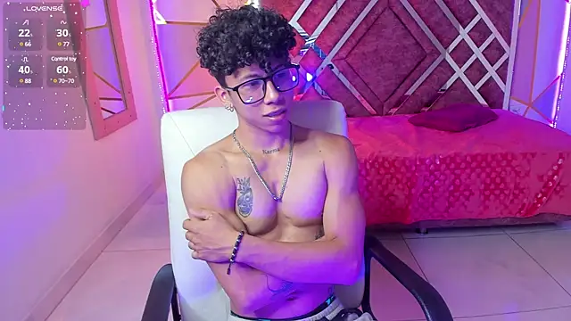 Snapshot of AkazaBoy_ chatting on January 2025 04:36:01 AM AkazaBoy online show from January 2025 04:36:01 AM