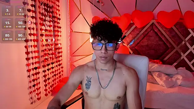 Snapshot of AkazaBoy_ chatting on February 2025 03:45:02 AM AkazaBoy online show from February 2025 03:45:02 AM