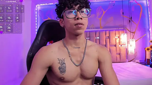 Snapshot of AkazaBoy_ chatting on March 2025 04:43:01 AM AkazaBoy online show from March 2025 04:43:01 AM